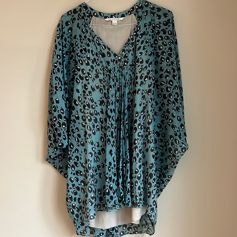 Diane von Furstenberg, size 2, flowy animal print dress/tunic